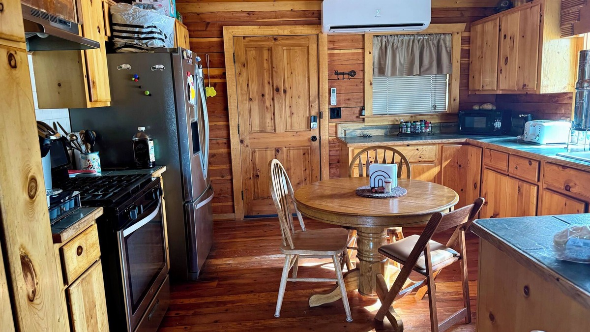 Snowflake Cabin | Top of the World, rustic cabin & retreat