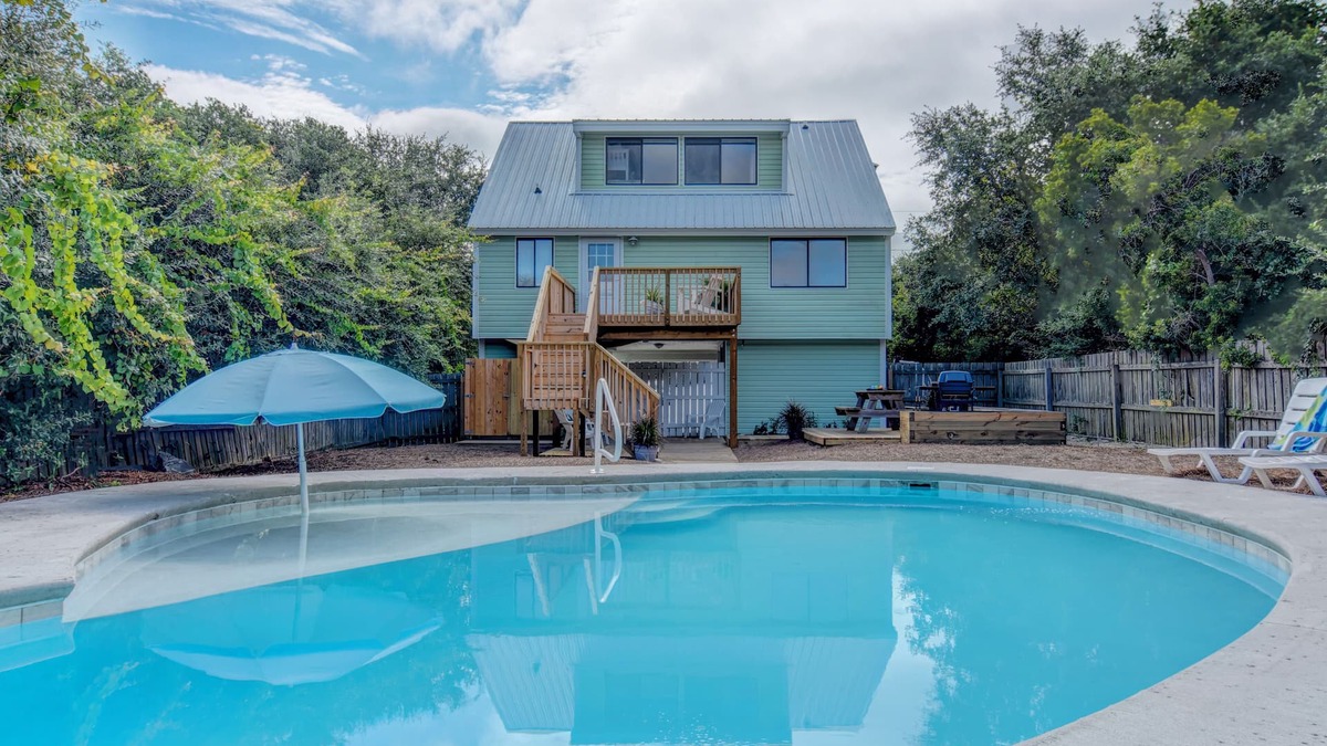 Surf City House | Top-Rated Beach Rental. Super clean & well-appointed. Private heated pool!