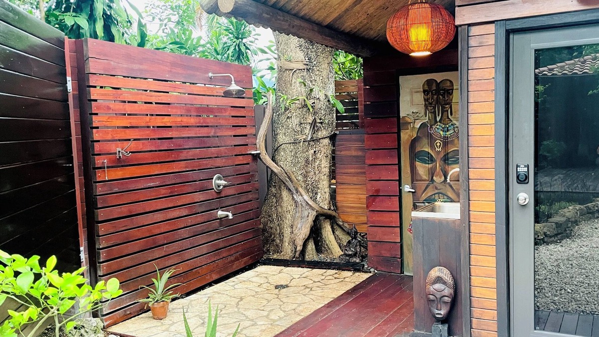 Southwest Coconut Grove House | Top-Rated Coconut Grove Tiny House – Lush Garden, Free Gated Parking, A/C, Wi-Fi