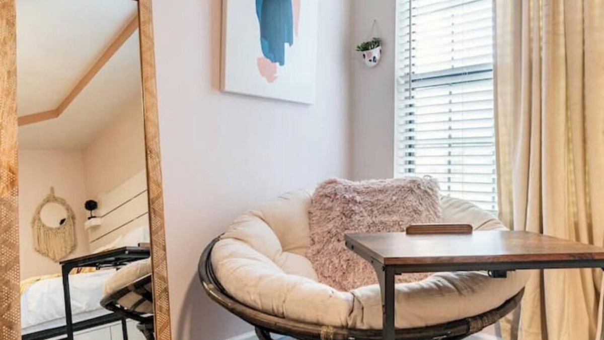 Belleville House | Top-rated gem: Games, coffee, & ample space for 4