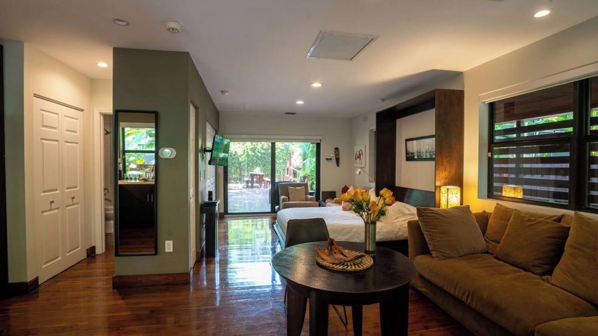 Southwest Coconut Grove House | Top-Rated Luxury Oasis! Coconut Grove Cottage, Garden, Walk to Bay. Free Parking