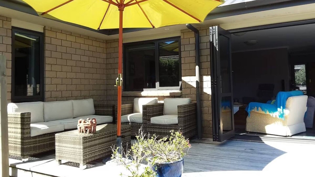 Whakatane House | Top Spot.