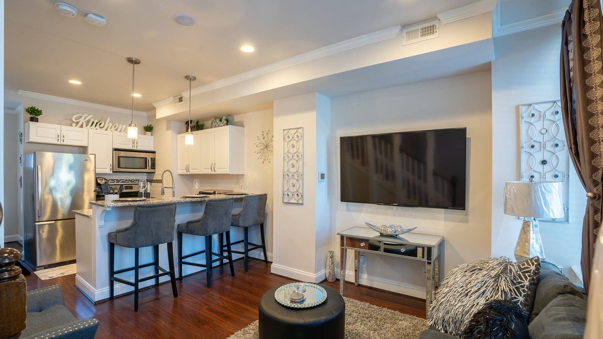 Downtown Baltimore House | Top-Tier /12 ppl /Park Free /5 mins-Harbor /Events/Pets