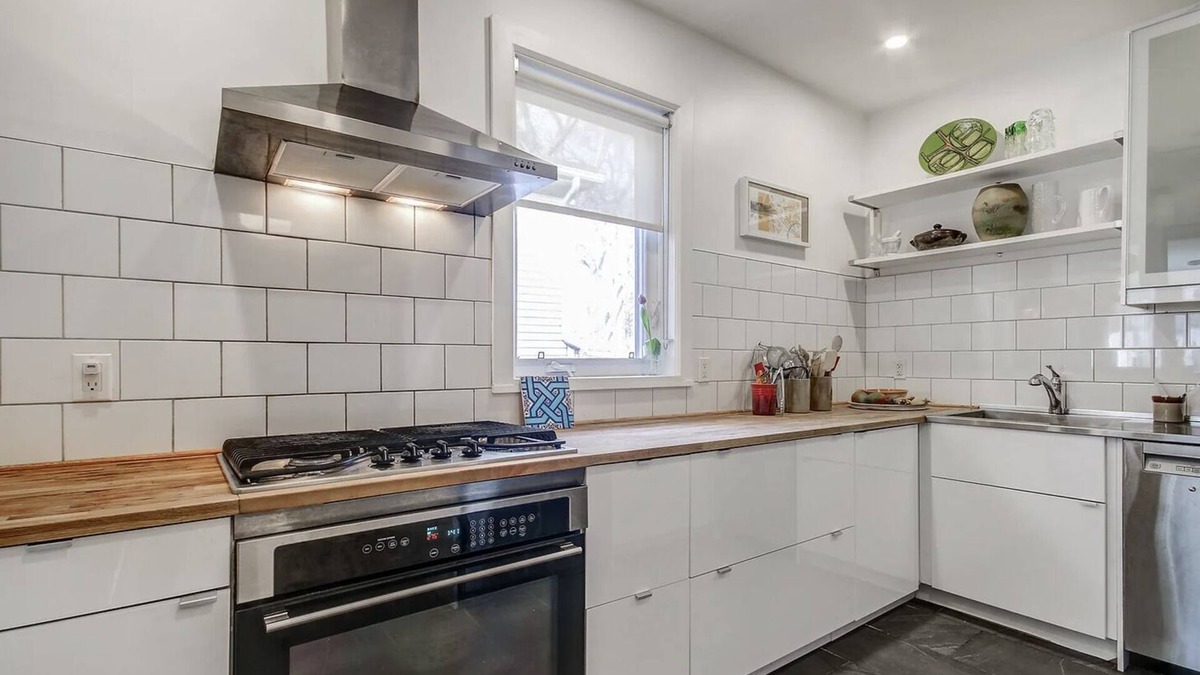 Trinity - Bellwoods Apartment | Top two floors in bright comfortable Victorian house on Trinity Bellwoods Park