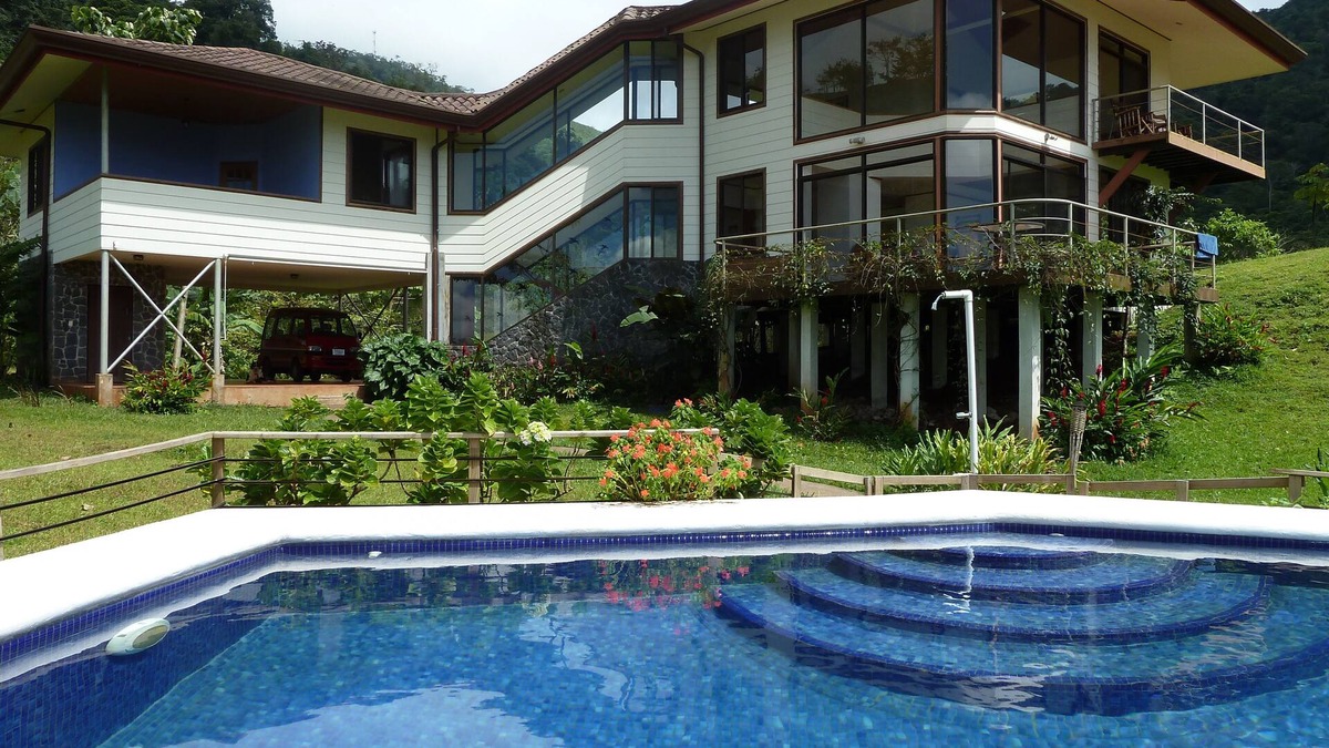Canton Parrita House | Top ubication, a 30 min de playas hermosas y aventuras.