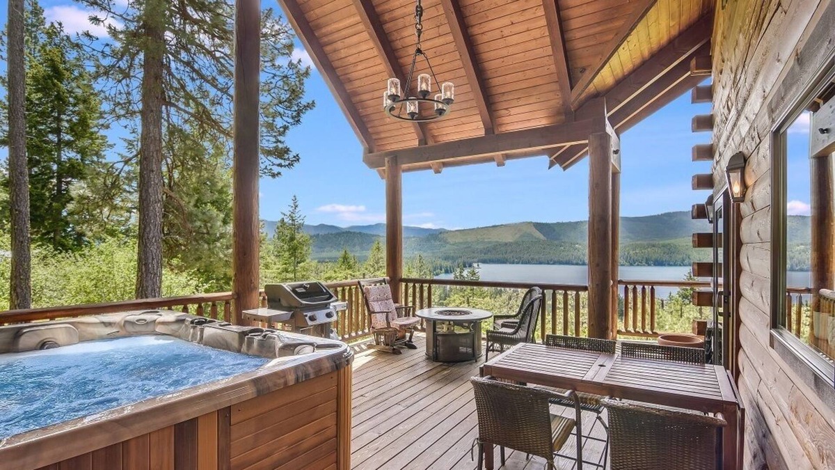 Roslyn Ridge House | TOP VIEW HOME+Game Room-Covered Patio w/ Hot Tub-Fire Pit-Book-n-SAVE NOW!