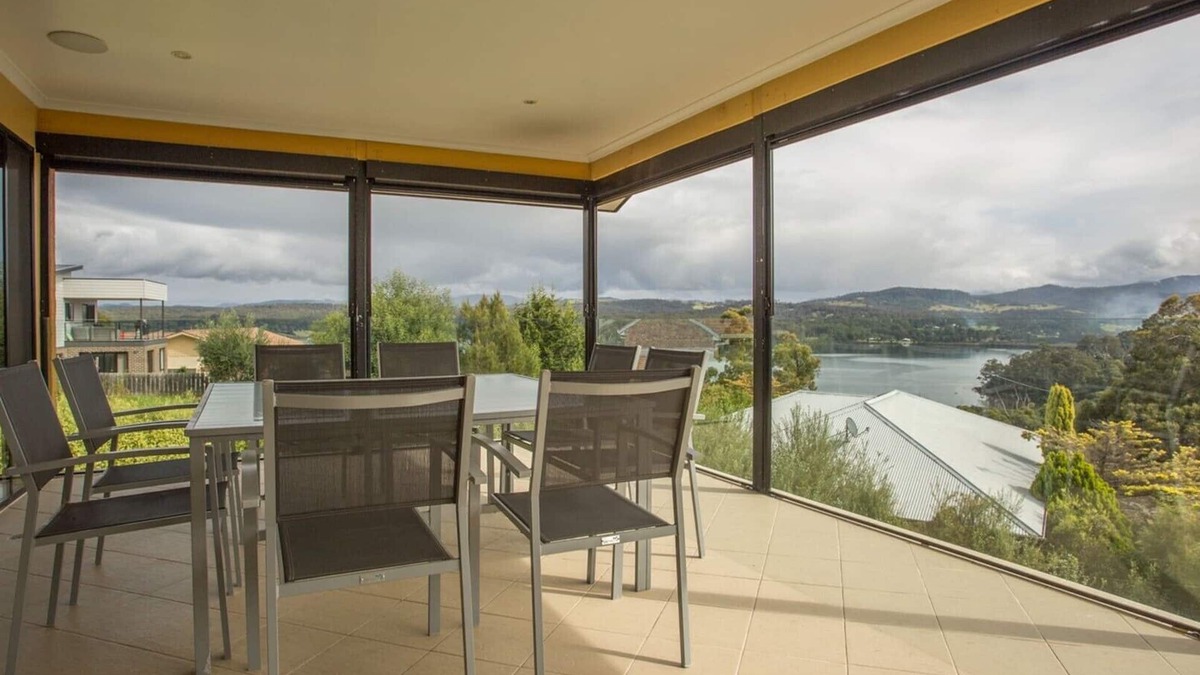 Merimbula House | Top Views on Lakewood - Merimbula