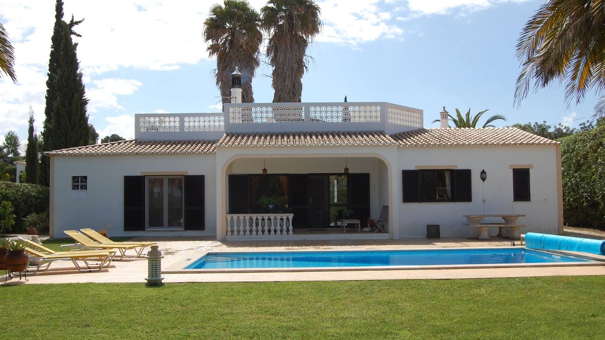 Montes de Alvor Villa | Top Villa At Short Distance Away From Famous Meia Praia Beaches.