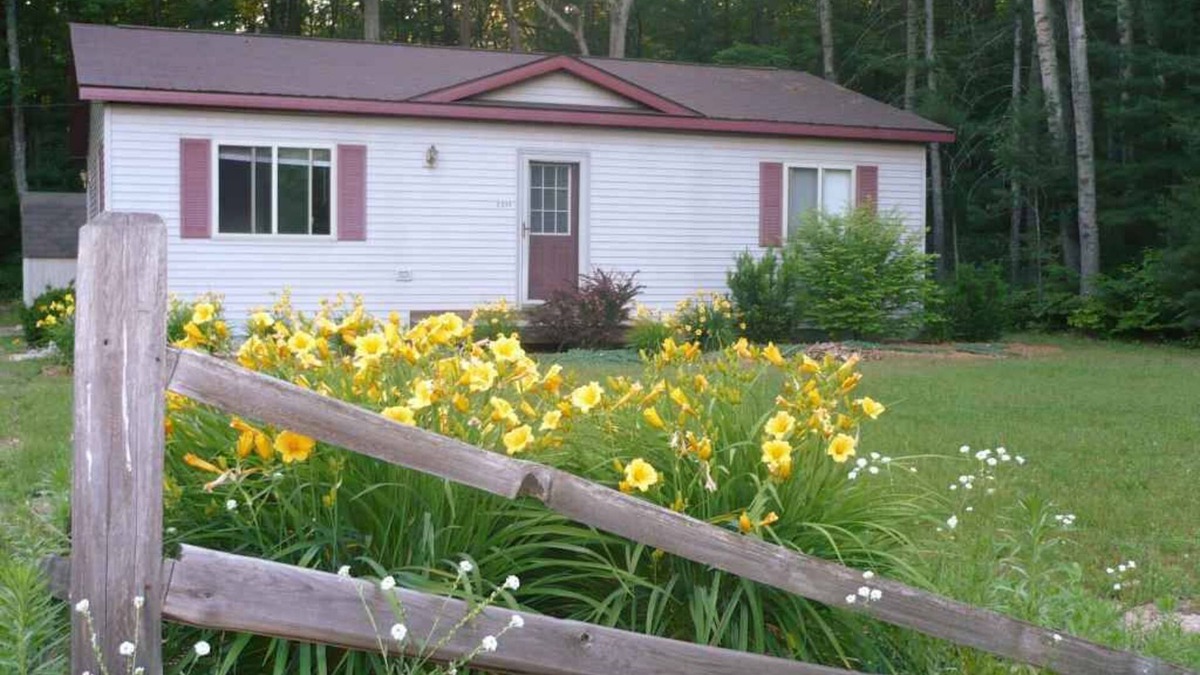 Topinabee Cottage | Topinabee Pines Vacation Cottage