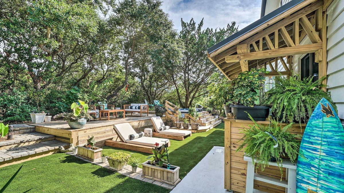 Topsail Beach Villa | Topsail Beach Villa: Outdoor Oasis w/Hot Tub