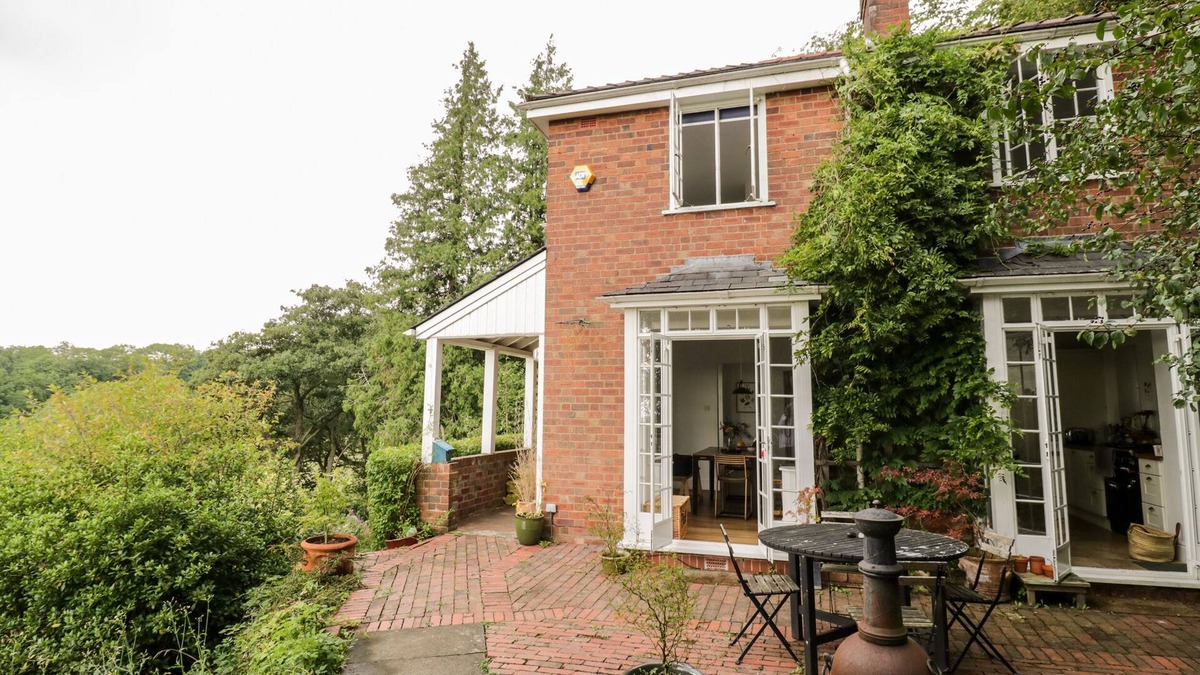 Malvern Cottage | TOR COTTAGE, family friendly in Colwall, Herefordshire