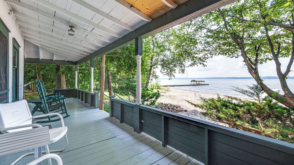Alden Cottage | Torch Lake Getaway w/Private Beach + Boat Dock!
