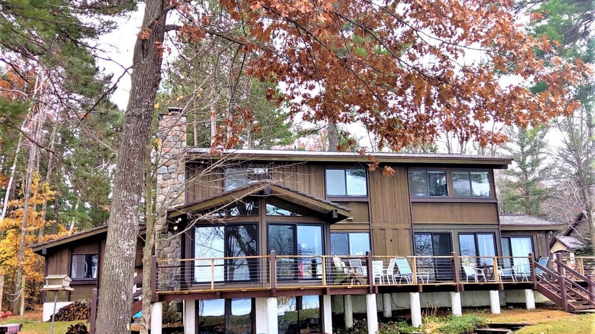 Alden House | TORCH LAKE - MAKE LASTING MEMORIES