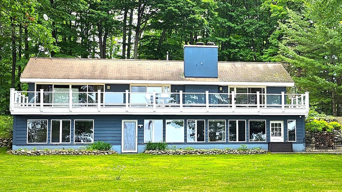 Clam River House | Torch Lake Tranquility