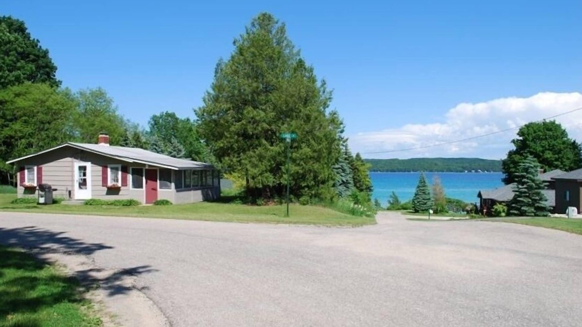 Kewadin Cottage | Torch Lake Village Cozy Cottage with private dock