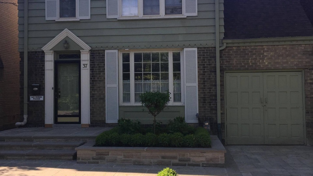 East York House | Toronto - Central Location, Classic Leaside Neighbourhood