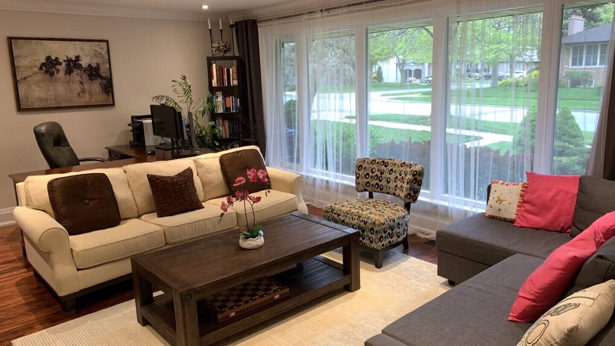 West Deane Park House | Toronto Charming 3 Bedrooms House Close to Airport