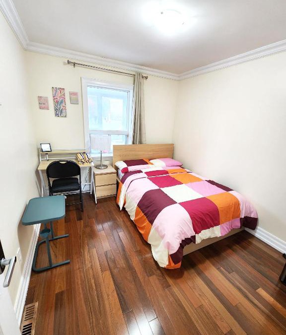 Downsview House | Toronto Uptown 1 - Bus to Downtown