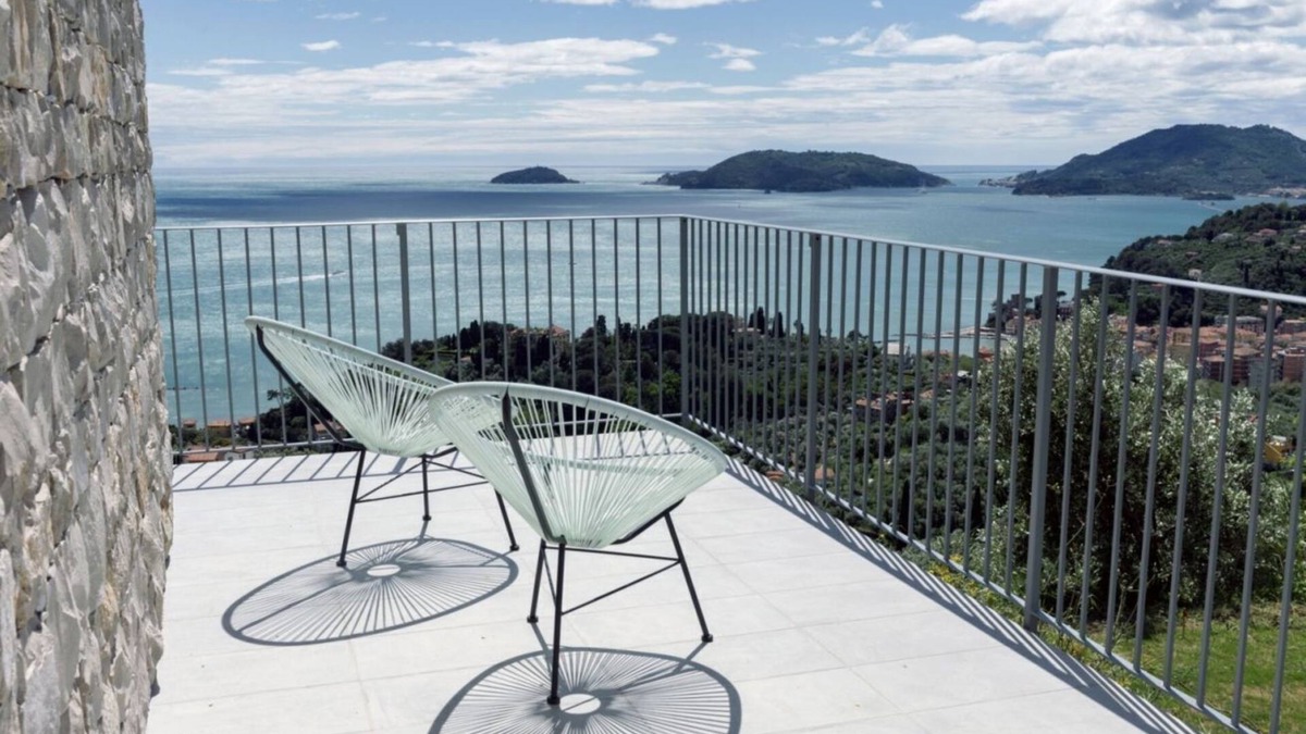 Pugliola House | Torretta: Sea View Terrace, Pool, Tennis, AC and. private parking in Lerici!