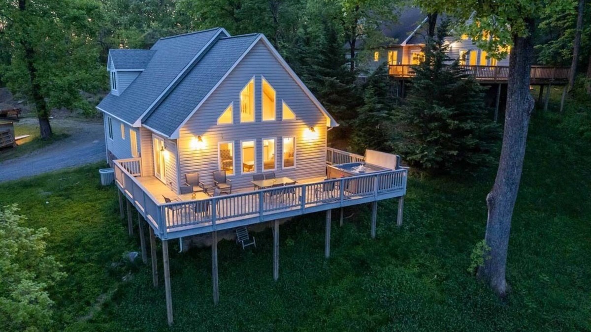 Montebello House | Torry Ridge-hot tub, mountain views, fireplace