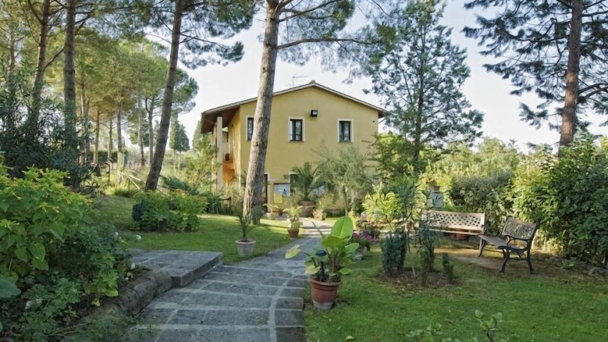 Montopoli in Val d'Arno RV Rental | Toscana Holiday Village