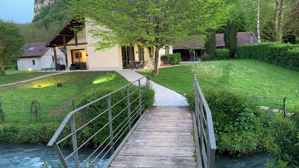 Nans-sous-Sainte-Anne Ski Chalet | Total independant Cottage 3* on the river Lison nVery quiet until 5 Personnes