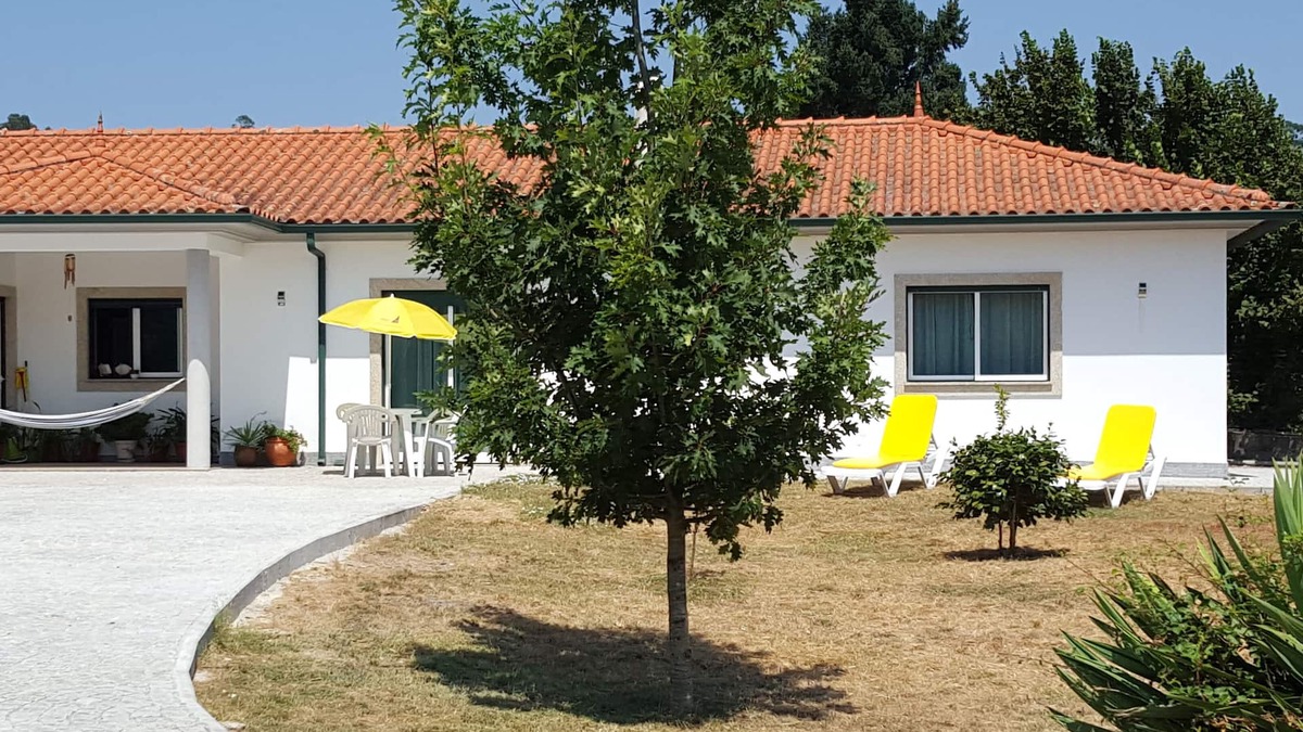 Couto de Baixo House | Total privacy in a orchard and vineyard farm for ideal family holiday.