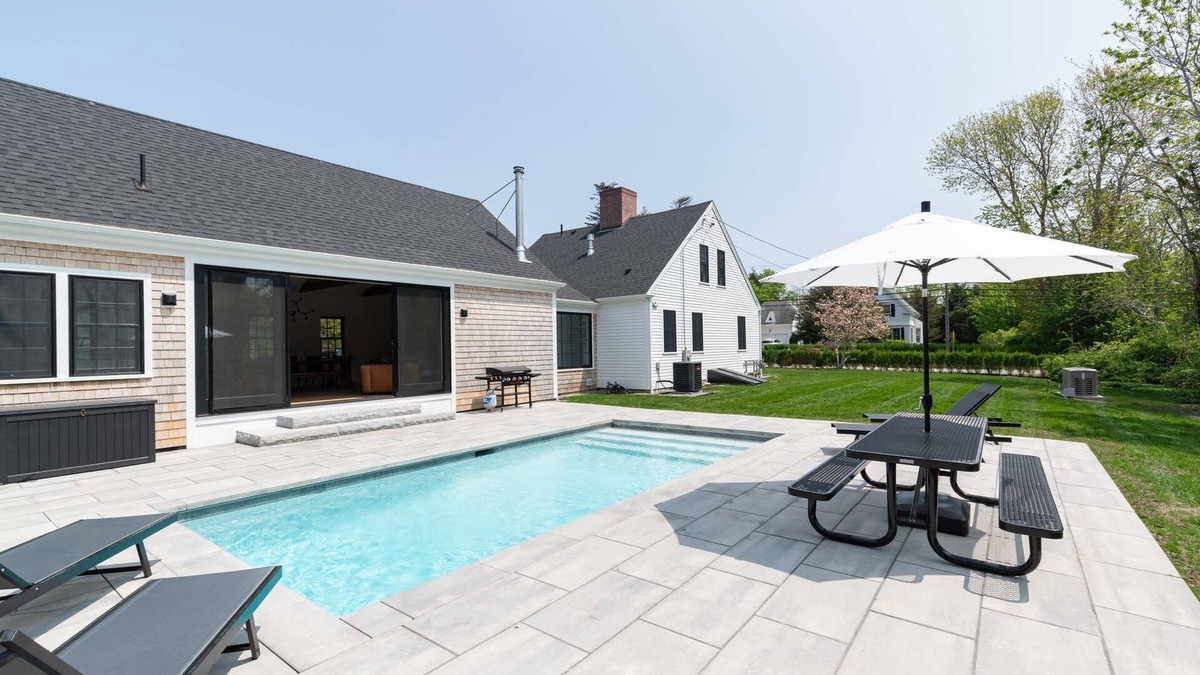 Dennis House | Totally Renovated Antique with a Pool - Sleeps 10