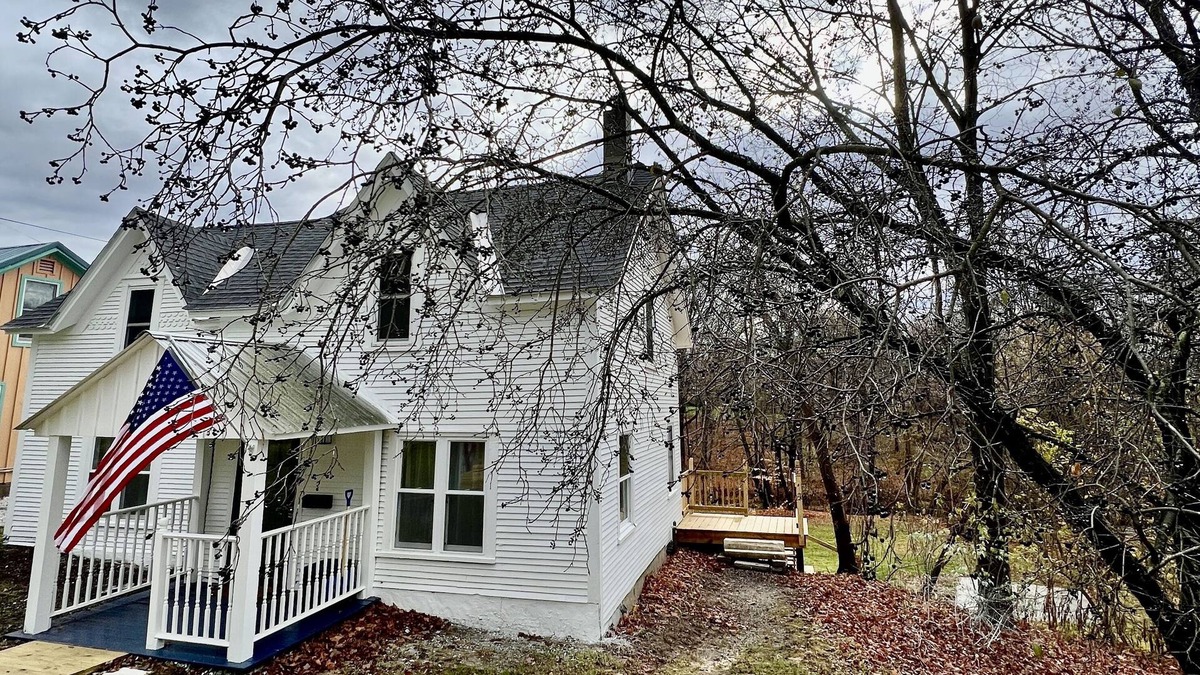 Brandon House | Totally renovated, in town home directly on the Neshobe River!