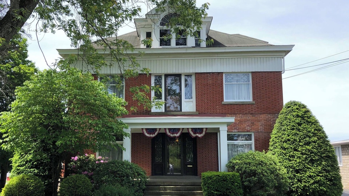 St. Marys House | Totally Restored Historic Home In Town