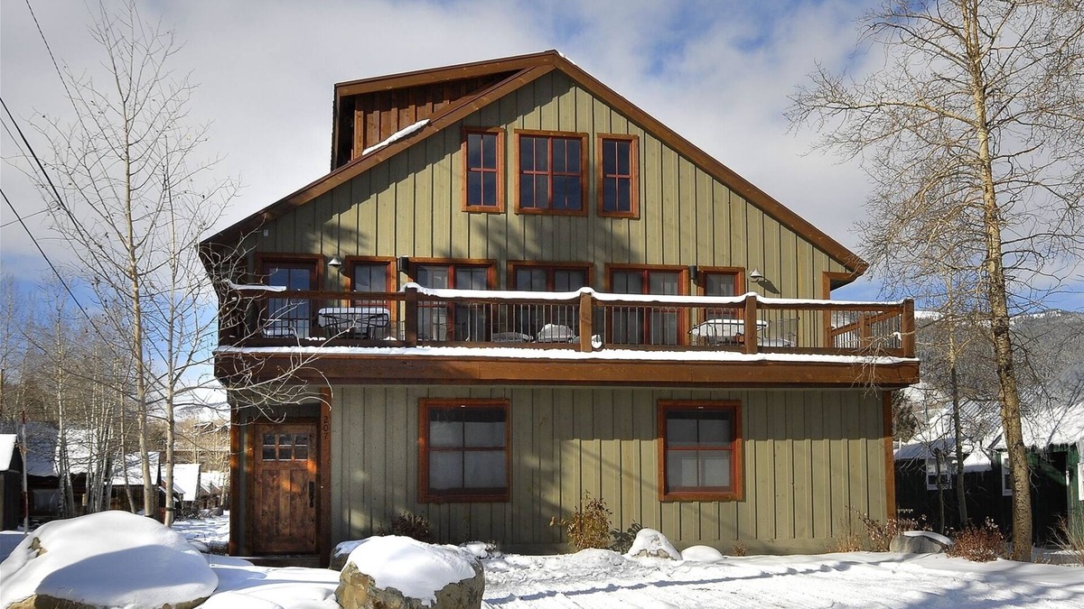 Crested Butte House | Totem House/Luxury 6 Bed Lodge in town. Steps from Coal Creek, Walk to it All!