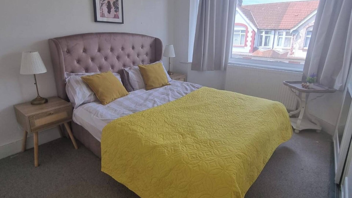Bruce Grove House | Tottenham Large 4-Bed Terraced House, Sleeps 10