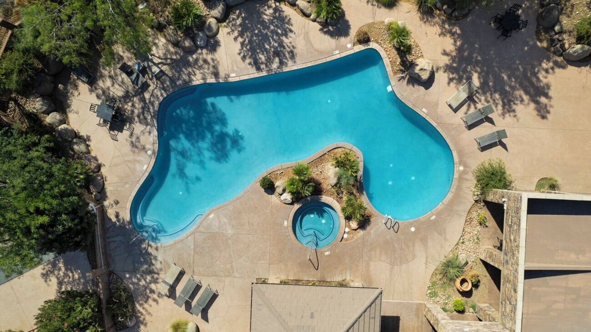St. George Condo | Touch of Class – 5 BDR Townhome w/Incredible Views, Resort Amenities Galore!