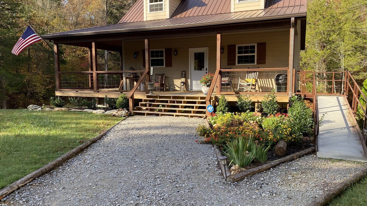 Linden Cabin | Touch of Heaven. Family friendly, Fishing, Nature galore! Maximum 6 guests.