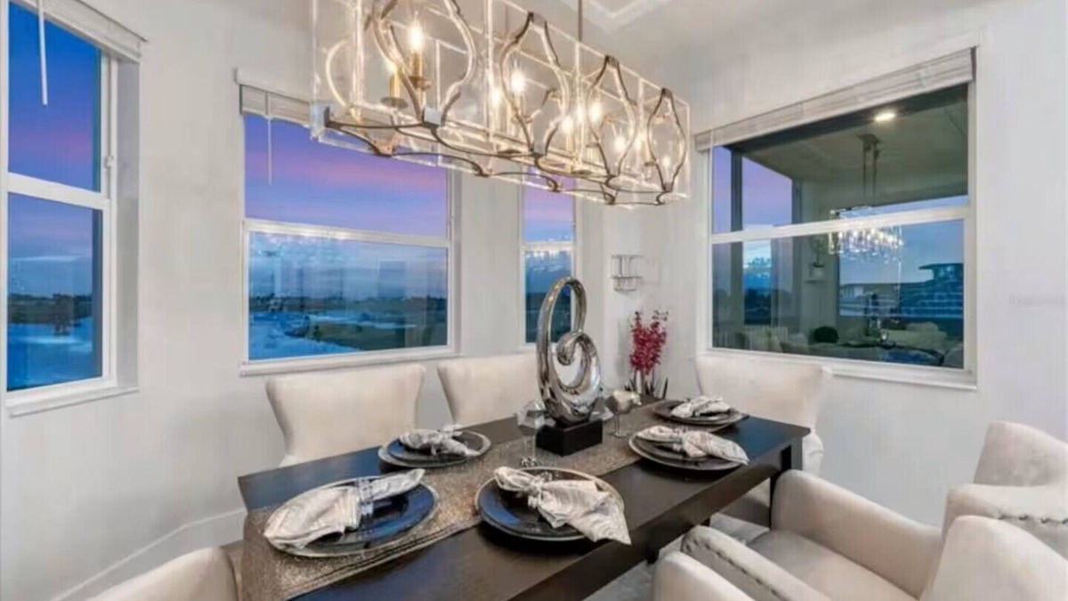 Venice Condo | Touch of Luxury - Steps away from golf, resort pool and tiki bar