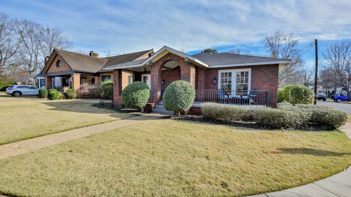 Tuscaloosa House | Touchdown Terrace - Book for Football Season - Walk to Stadium!