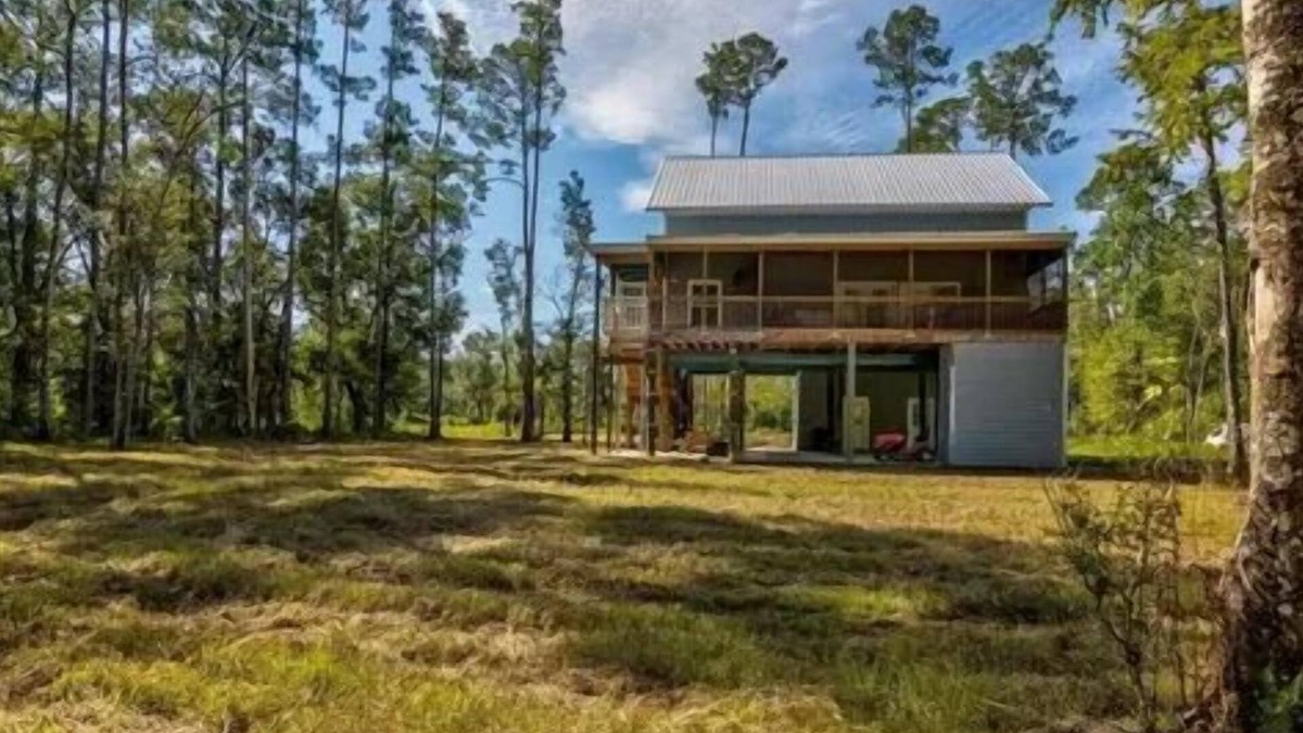 Inglis House | Touched by the Cedars Cabin near Cedar Key