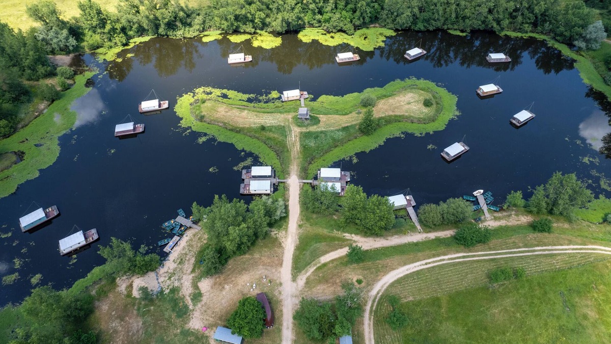 Chassenard Boat Rental | Toue Cabanées for Group