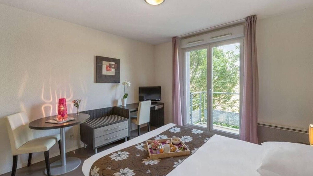 Toulouse East Apartment | Toulouse's urban refuge - former appartcity