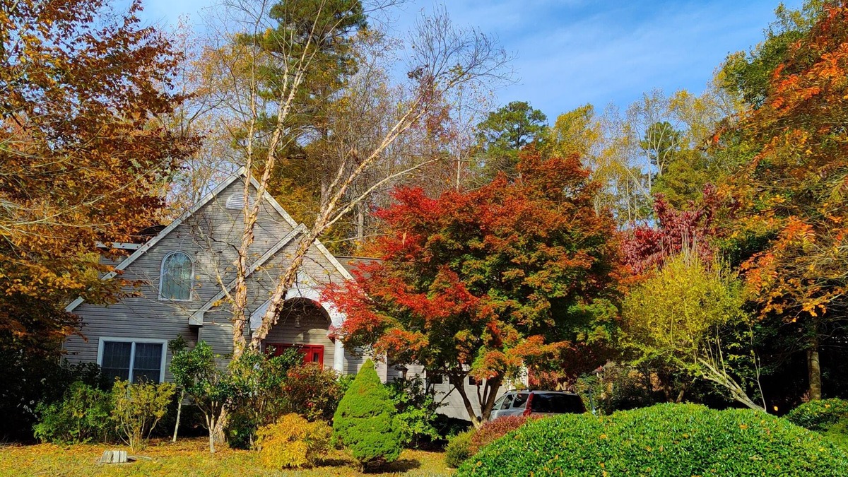 Ware House | Tour Historic Gloucester Courthouse - walk to Main Street!