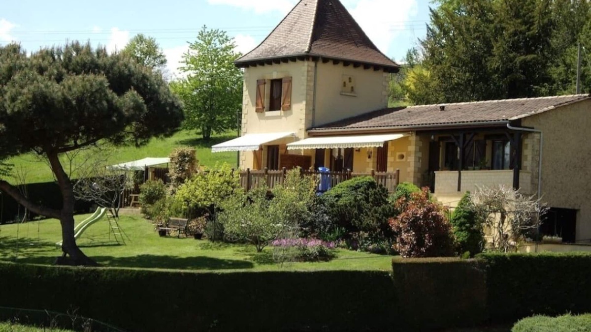 Sarlat-la-Caneda Apartment | Tour Périgourdine à Sarlat - Private swimming pool -Havre de Paix close to amenities