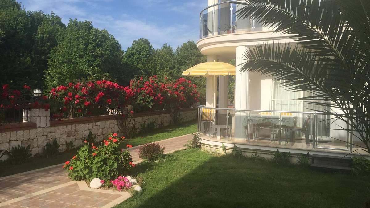 Fethiye City Center Apartment | TOURISM PERMIT GRANTED-Ground Flr Modern Apt-Wifi, pool, Private small Complex