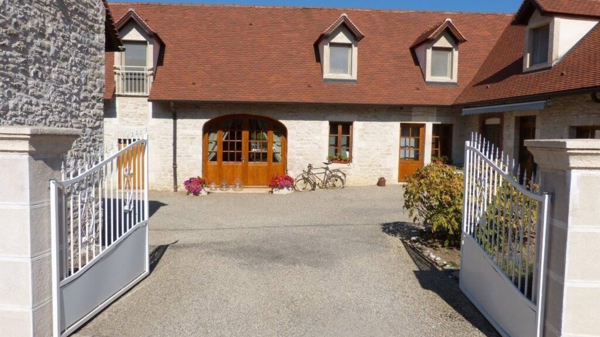 Corpeau House | Tourist accommodation for 4 people - linen (beds and towels) included