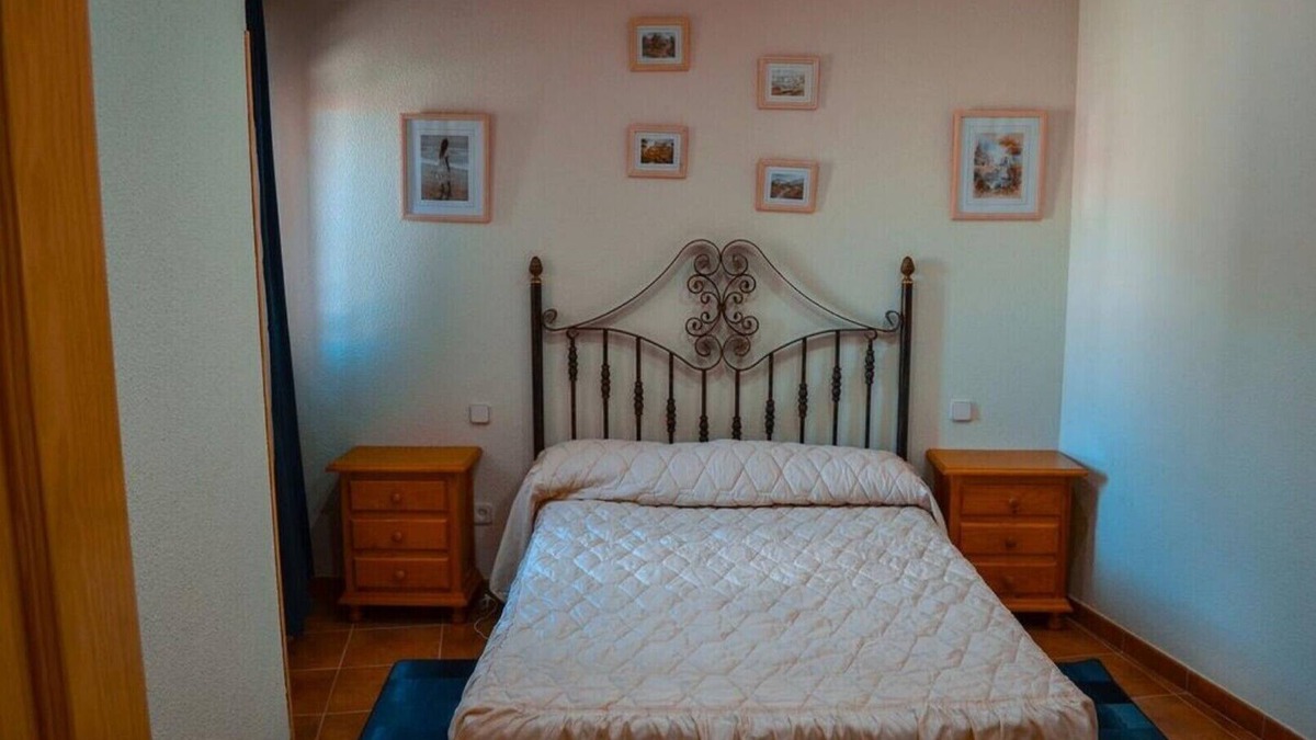 Navas de San Antonio House | tourist house LA FRAGUA wiffi free, 5 bedrooms 3 bathrooms pets allowed