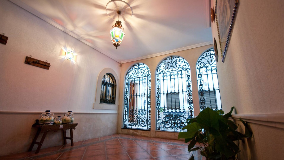 Distrito Centro House | Tourist House Plaza de la Magdalena. Historic helmet. Independent house. Playground