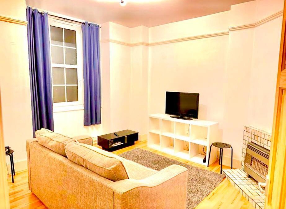 Riverside Apartment | Tower Bridge! Immaculate One Bed