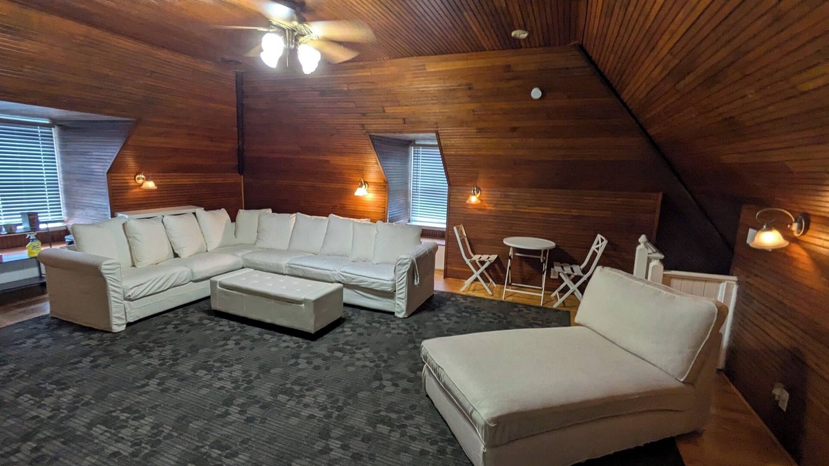 Tower Grove East Apartment | Tower Grove 2 bedroom with two off street parking spots!