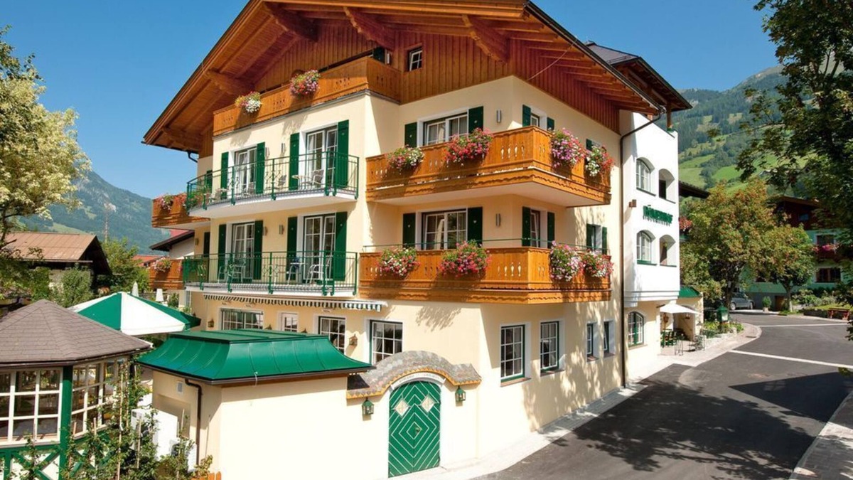 Dorfgastein Hotel | Tower suite with whirlpool, air-jet shower, 2 floors - Römerhof, Landhotel
