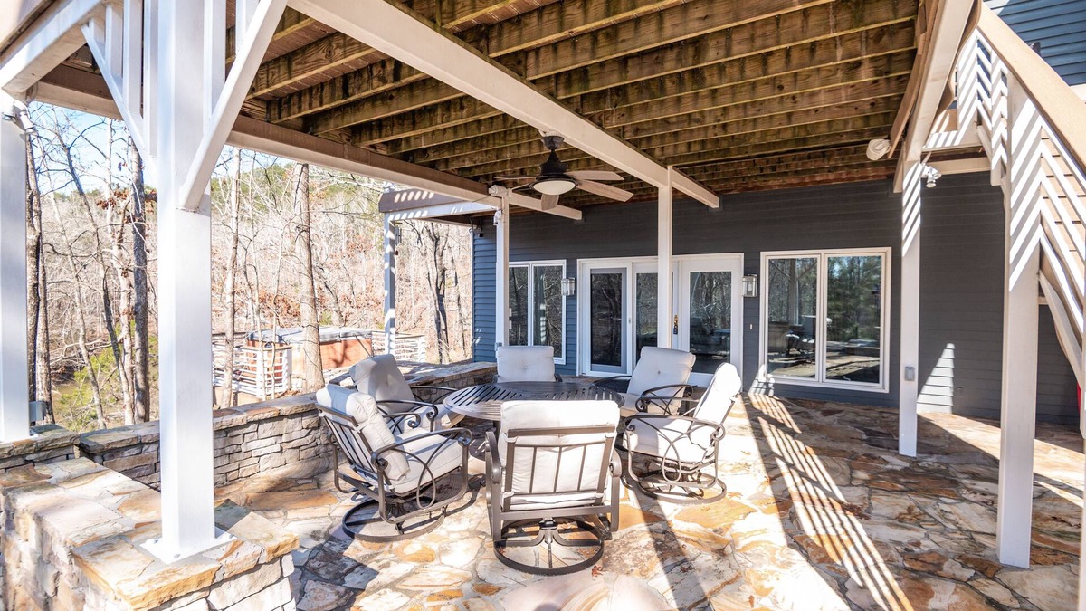 Jacksons' Gap House | Tower View: A Lakeside Haven