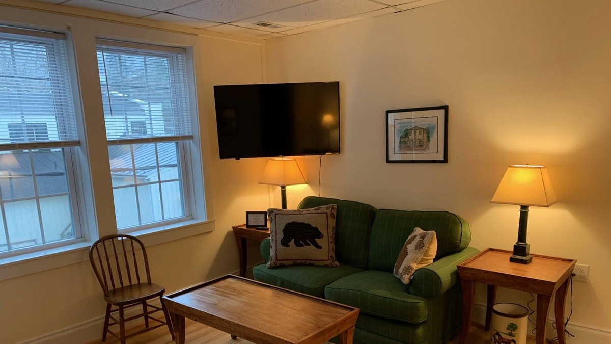 Hot Springs Apartment | Tower View Apartment in the Heart of Hot Springs